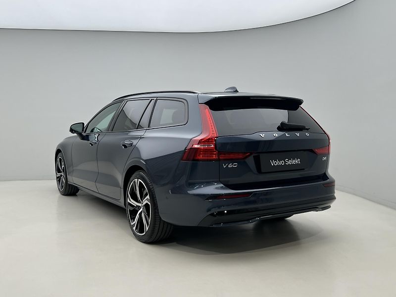 Volvo V60 B4 DARK PLUS AUT - fotka 11 z 45