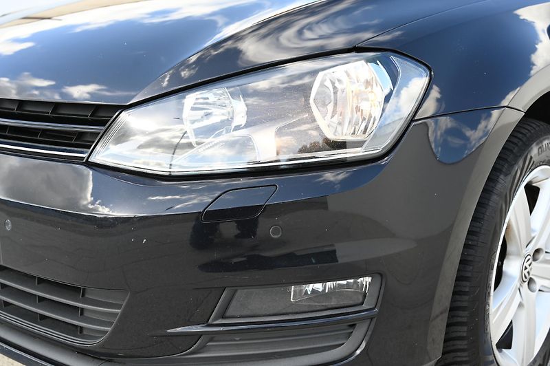 Volkswagen Golf VII 2.0TDI 110KW Highline 2/17 - fotka 11 z 57