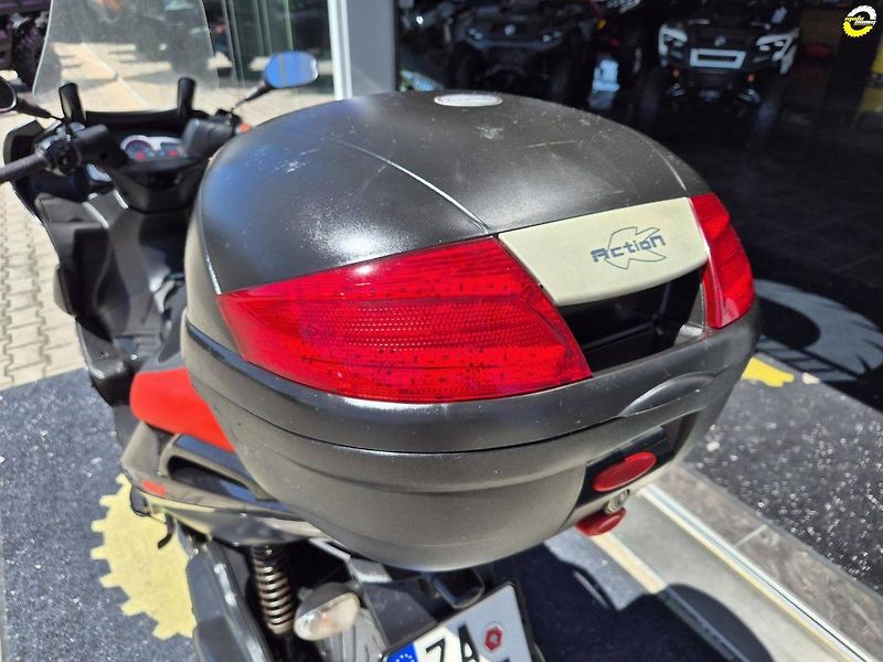 Aprilia SR Max 300 (2012) - fotka 16 z 23