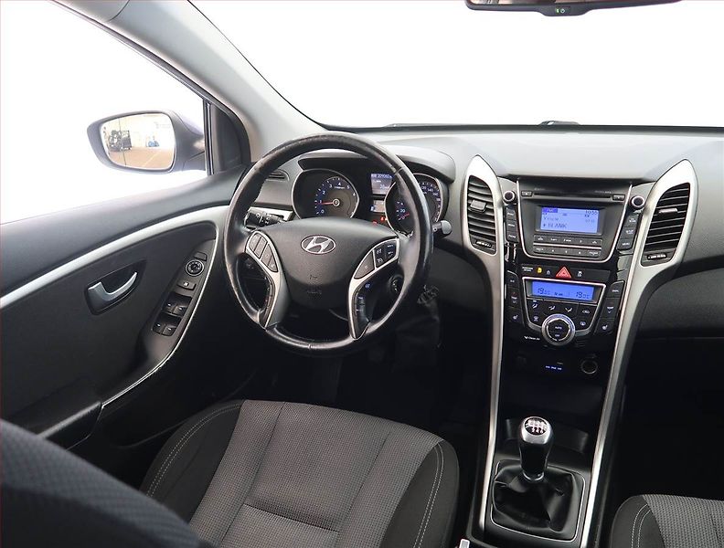 Hyundai i30 (2015) 1.6 MPI, ČR,1.maj, Tempomat - fotka 7 z 18