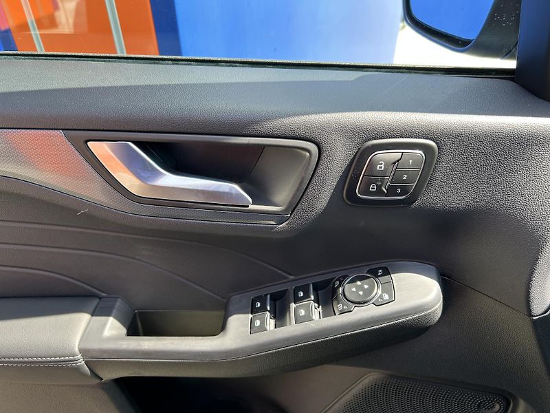 Ford Kuga BLUECRUISE EDITION 178kW - fotka 19 z 38