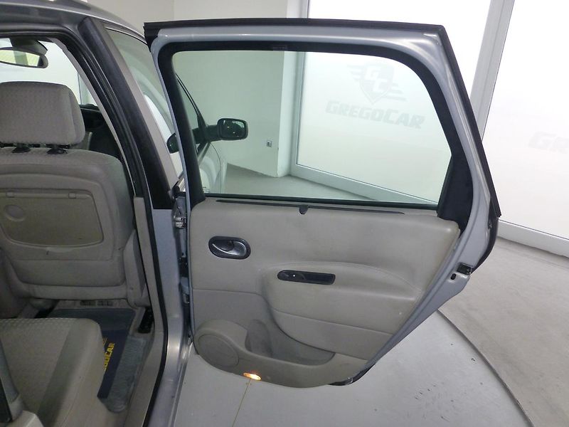 Renault Scénic (2003) 1,6 16V-83KW**DIGI**ALU**TAŽNÉ - fotka 22 z 27