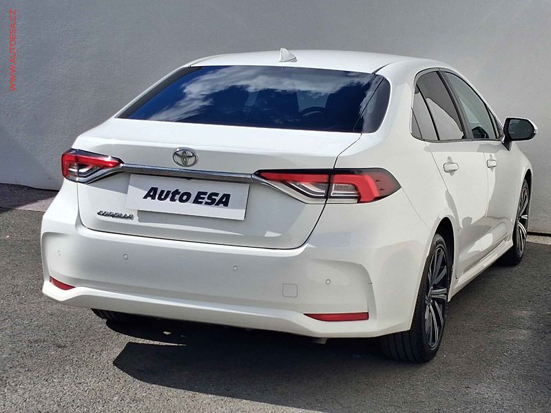 Toyota Corolla (2023) 1.5i, 1.maj,ČR, Dynamic, LED - fotka 4 z 20