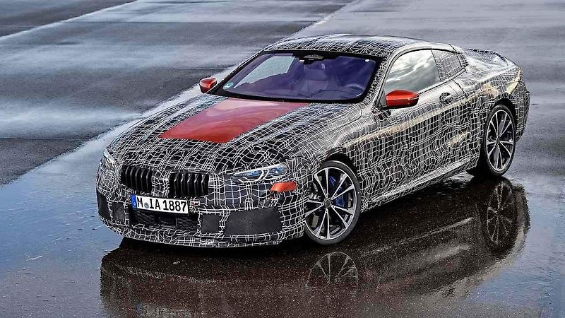 Maskovaný prototyp BMW řady 8.