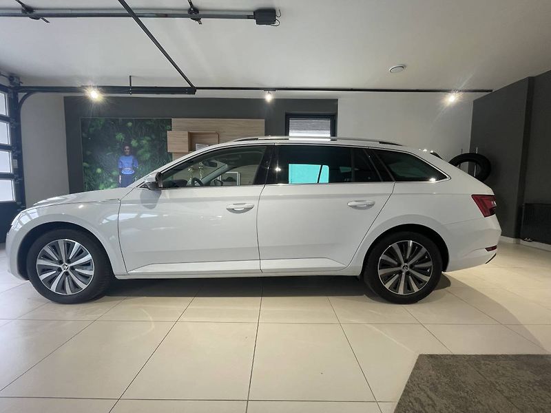 Škoda Superb Combi Style 2,0TDI 147kW DSG/P - fotka 2 z 28