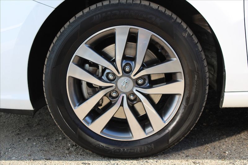 Hyundai i30 1,4 T-GDI  NOVÉ V ČR,1.MAJITEL - fotka 28 z 41