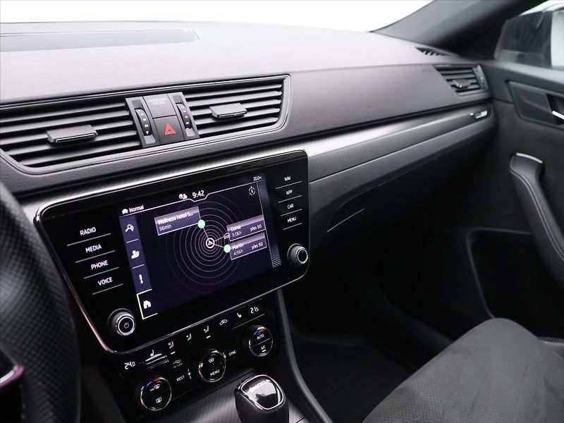 Škoda Superb 2,0 TDI 147kW DSG Sportline DP - fotka 19 z 31