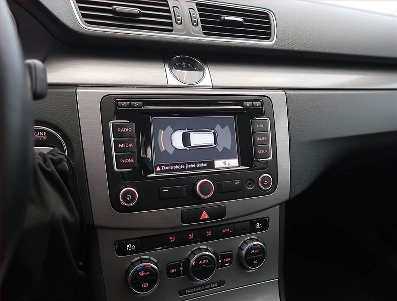 Volkswagen Passat (2012) Comfortline 2.0 TDI, Navi - fotka 16 z 21