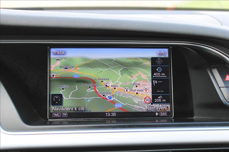 Audi A4 2,0 TDi  AUTOMAT, S-LINE - fotka 22 z 33