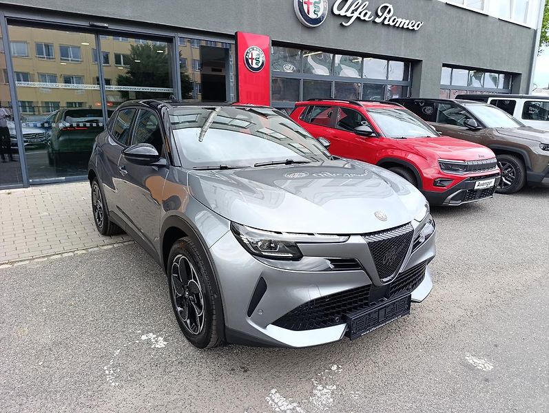 Alfa Romeo Junior (2026) Ibrida 1,2 145k eDCT6 - fotka 5 z 20