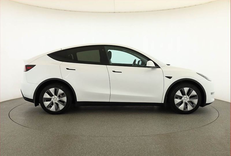 Tesla Model Y (2022) Long Range AWD 79kWh, SoH 91% - fotka 6 z 19
