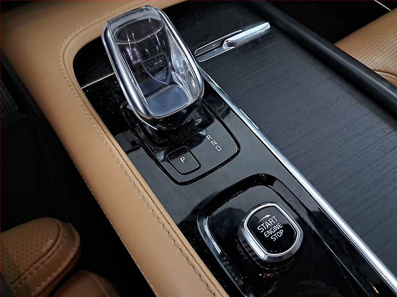 Volvo XC90 (2021) B5 AWD - fotka 17 z 26