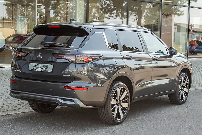Mitsubishi Outlander (2025) 2,4 PHEV 4WD  Instyle - fotka 6 z 8