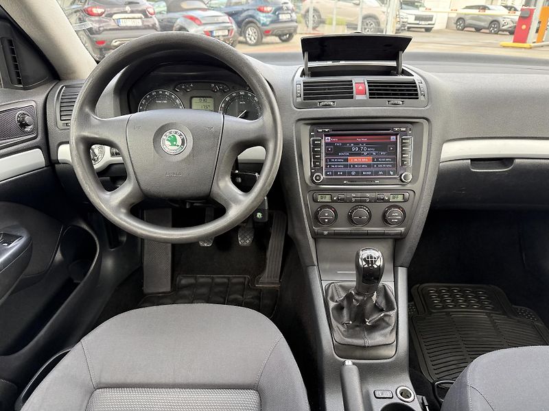 Škoda Octavia 1.6 75kW - fotka 10 z 27