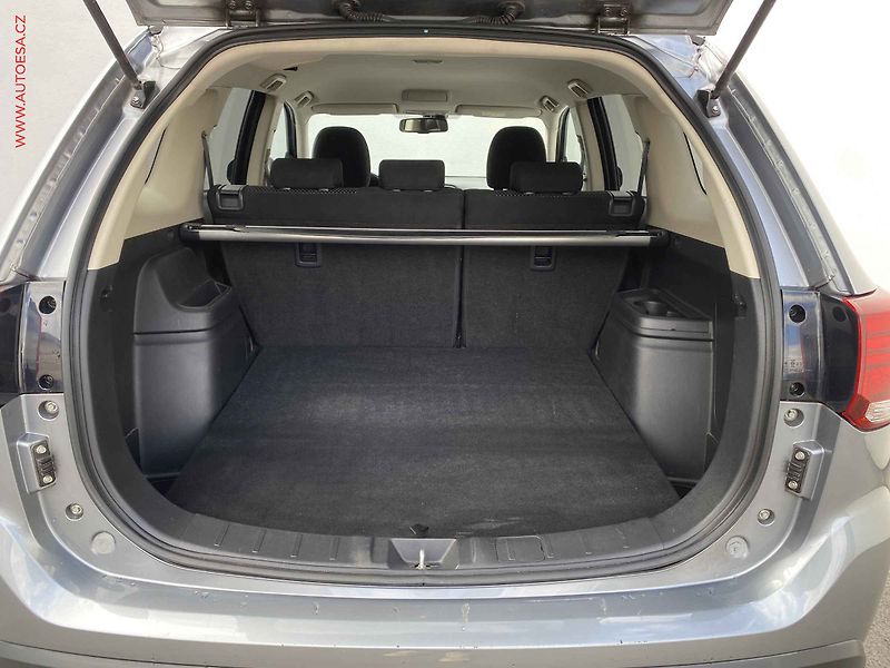 Mitsubishi Outlander (2016) 2.0 MiVEC 4WD, Invite, AT - fotka 7 z 18