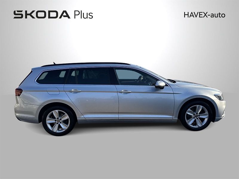Volkswagen Passat (2023) Variant 2.0 TDI 4x4 DSG Busine - fotka 32 z 34