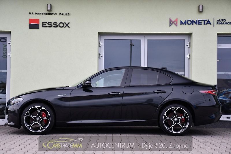 Alfa Romeo Giulia 2.0T 16V 206kW VELOCE AT8 Q4 - fotka 2 z 53