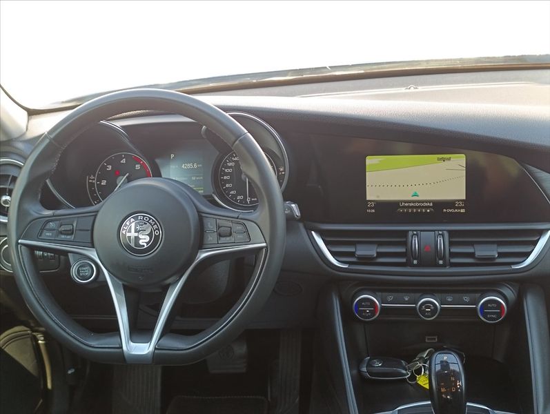 Alfa Romeo Giulia 2,2 JTD Automat Navi ,Tempomat - fotka 15 z 33