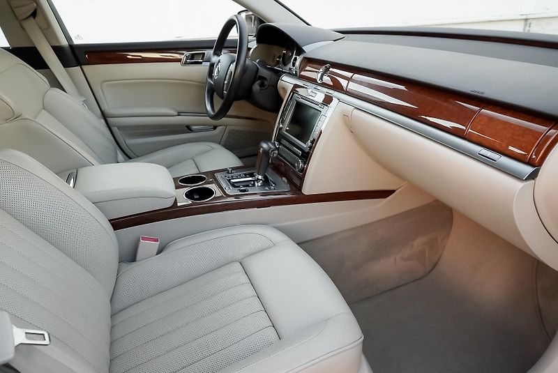 Volkswagen Phaeton 3.0 TDi 176kW LONG 4motion - fotka 35 z 36