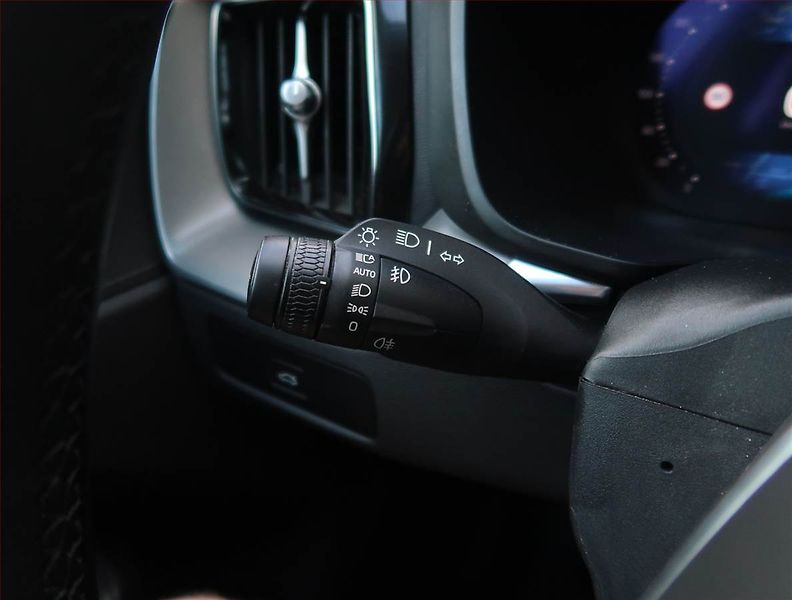 Volvo XC60 (2023) B4 AWD - fotka 17 z 27