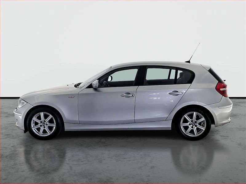 BMW Řada 1 (2010) 116i, Xenony - fotka 3 z 18