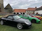 Sraz vozů Porsche ve Švihově na hradě.