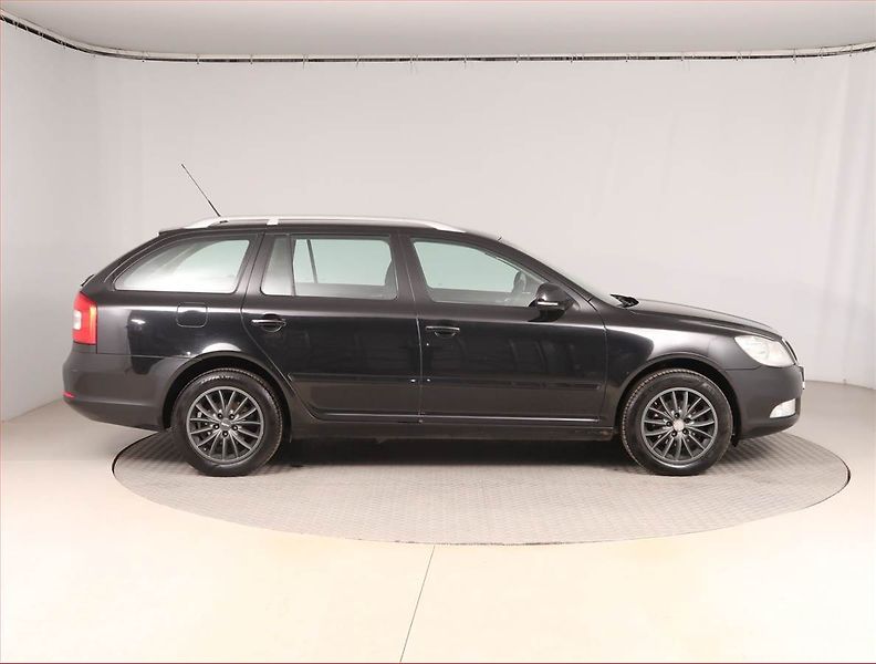 Škoda Octavia (2010) Ambiente 1.4 TSI, Tempomat - fotka 6 z 15