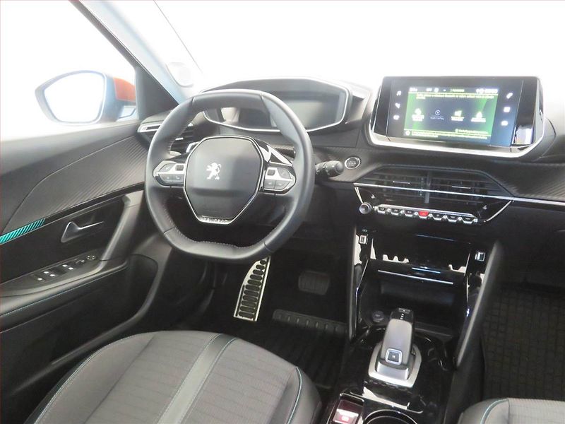 Peugeot 2008 (2022) Allure 1.2 PureTech, Automat - fotka 7 z 17