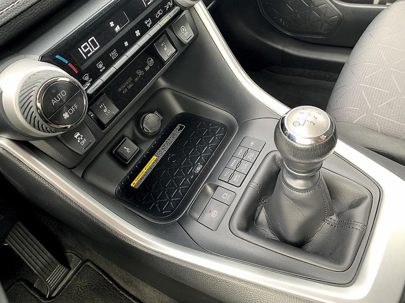 Toyota RAV4 COMFORT STYLE 2,0 129kW MAN6 - fotka 23 z 31