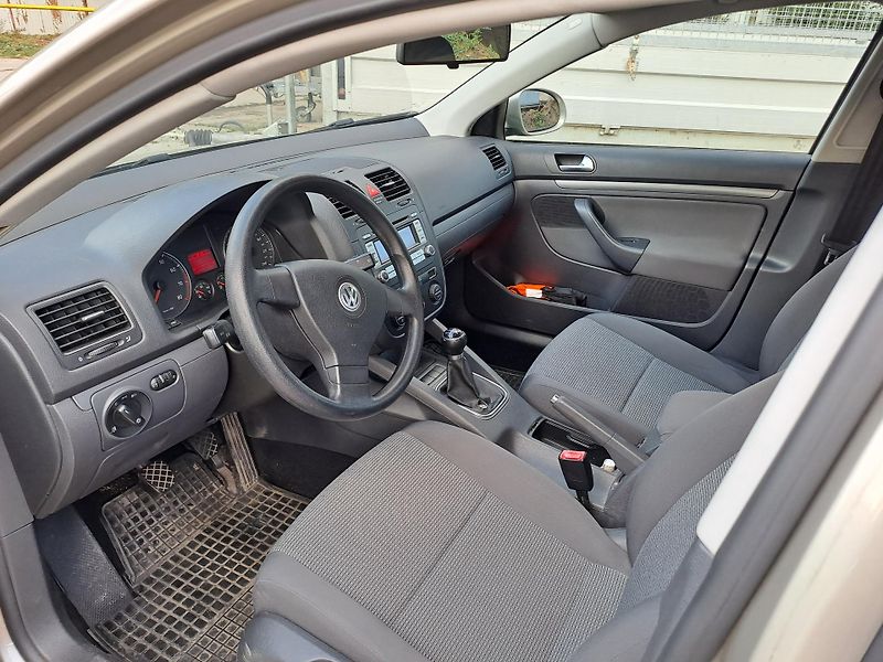 Volkswagen Jetta (2008) VW Jetta verze 1.6 FSI (85 kW) - fotka 9 z 13