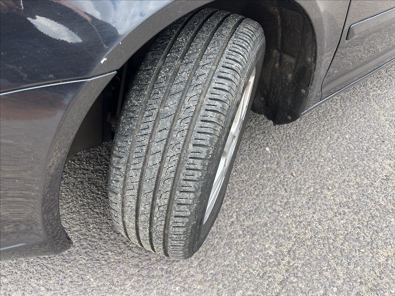 Škoda Octavia 1,6 MPi KLIMA ROZVODY PNEU - fotka 32 z 36
