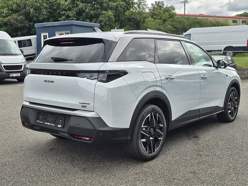 Peugeot 5008 (2025) GT Hybrid 136 e-DCS6  - fotka 5 z 23