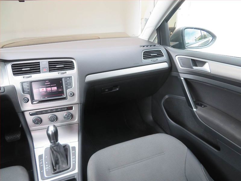 Volkswagen Golf (2016) 1.6 TDI, Automat, Serv.kniha - fotka 8 z 17