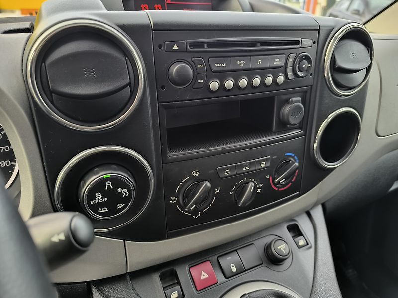 Peugeot Partner Tepee (2010) 1.6 HDi SERVISKA,DOLOŽENÉ KM - fotka 20 z 32