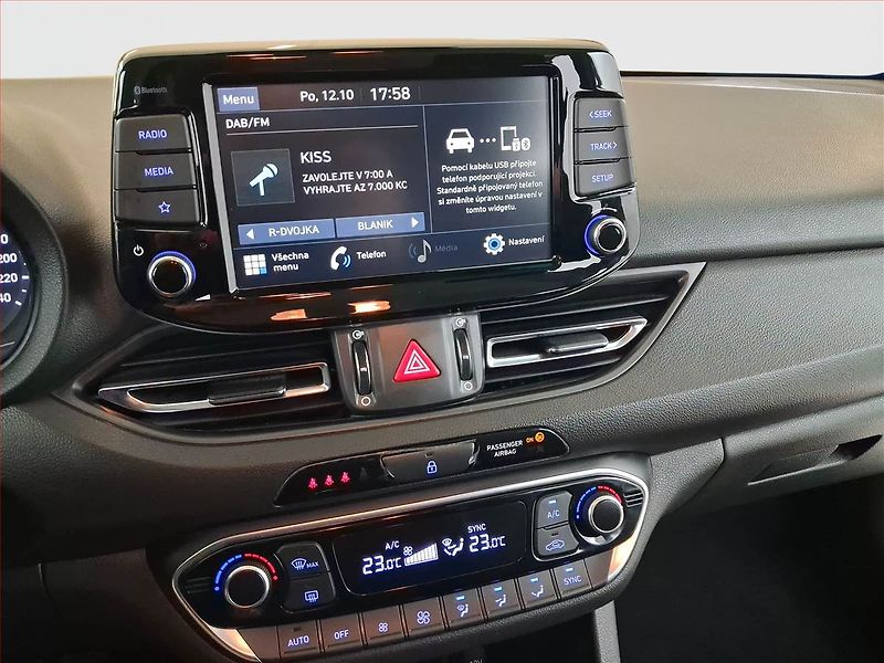 Hyundai i30 (2020) Family Smart 1.5 T-GDI MHEV - fotka 12 z 23