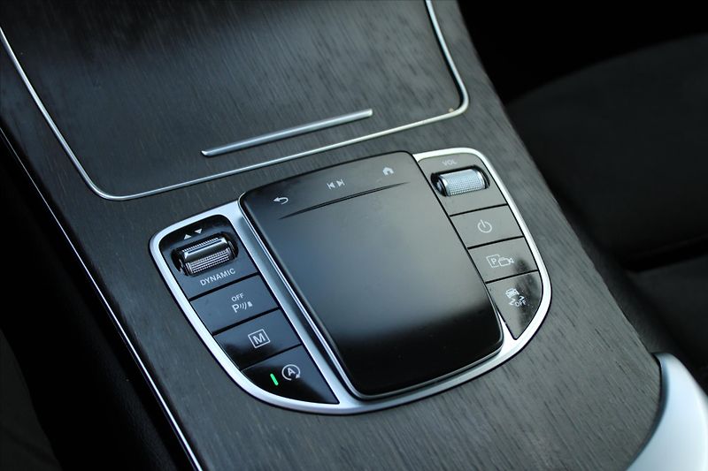 Mercedes-Benz GLC 300 4MATIC COUPE AMG 1.MAJ. ČR - fotka 20 z 32