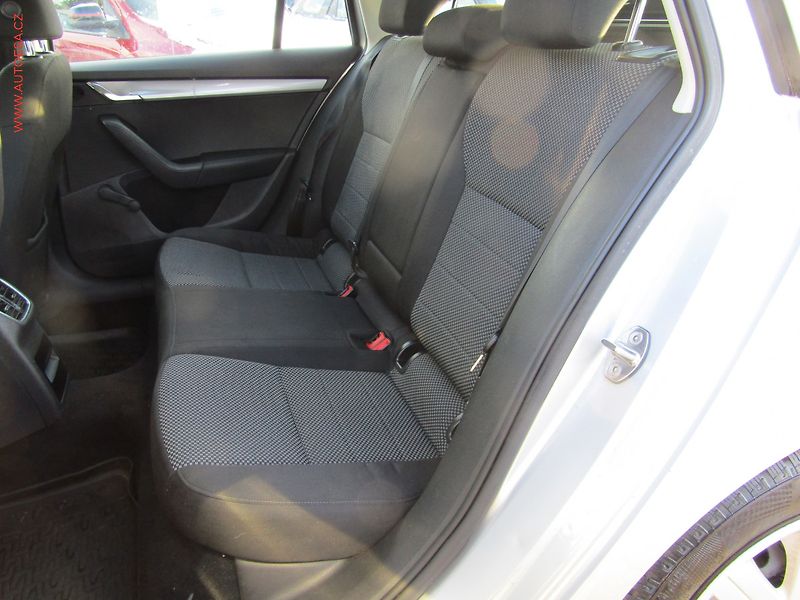 Škoda Octavia (2016) 1.6 TDi, ČR, Ambition, AC - fotka 10 z 16