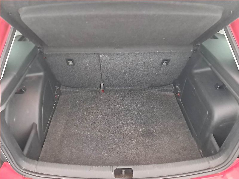Škoda Rapid (2015) Spaceback 1.2 TSI, ČR,1.maj - fotka 14 z 16