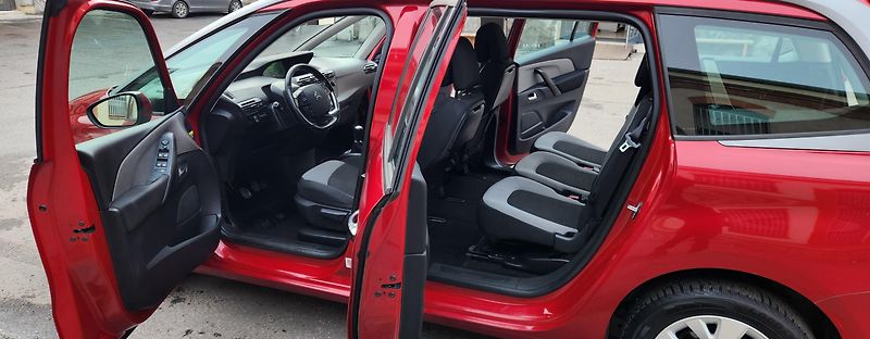 Citroën Grand C4 Picasso (2016) 1.6 HDI 7 MÍST ČR - fotka 12 z 43