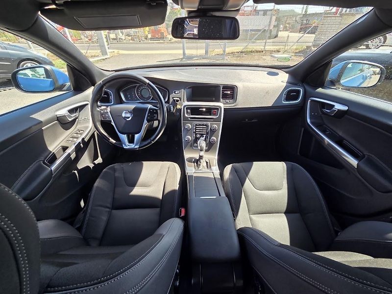 Volvo V60 (2013) 2.0 D4-120kw-NAVI-A/T-SUPER - fotka 11 z 14