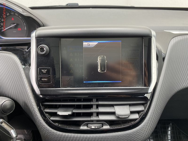 Peugeot 2008 (2013) 1.6 e-HDI, AT, panor. park - fotka 17 z 17