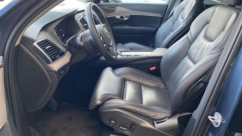 Volvo XC90 PLUS BRIGHT, B5 AWD, 173+10 kW - fotka 6 z 38