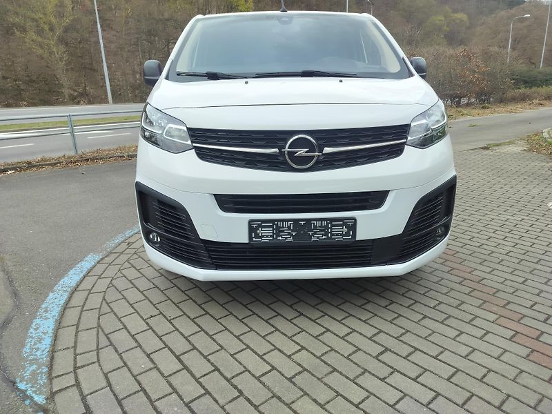 Opel Vivaro e, navigace, 9míst - fotka 2 z 27