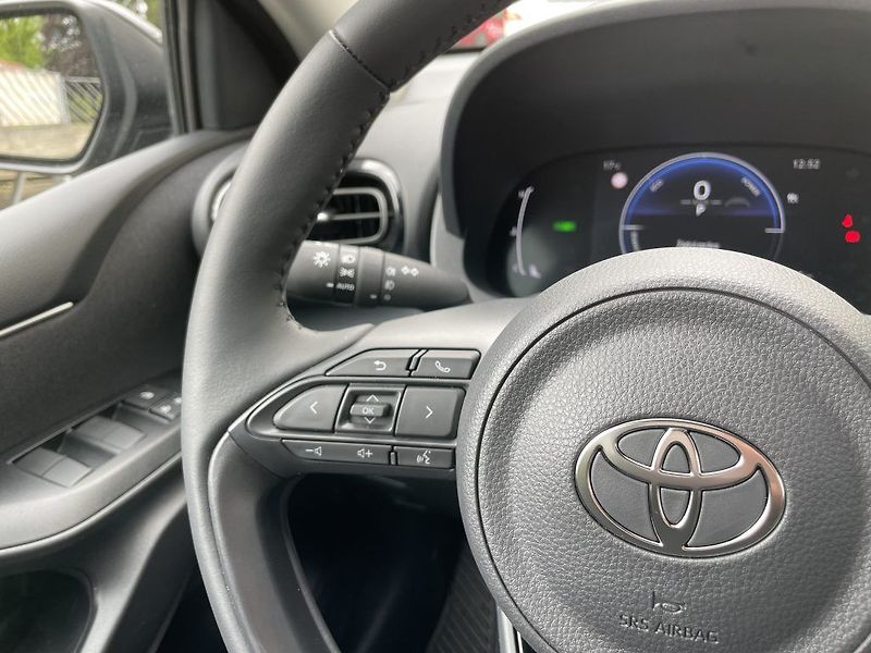 Toyota Yaris 1.5, HEV 116, Style - fotka 9 z 13