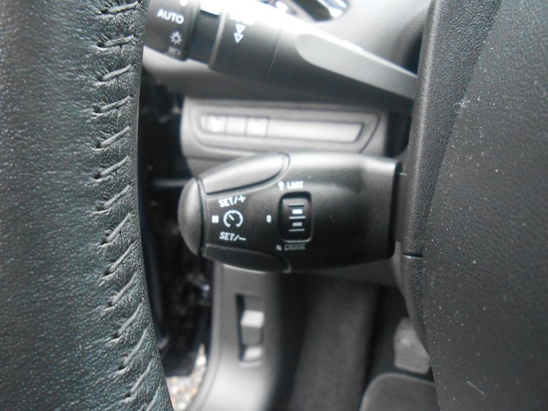 Peugeot 208 NAVI, CHROM, LED, 87TKm - fotka 29 z 37