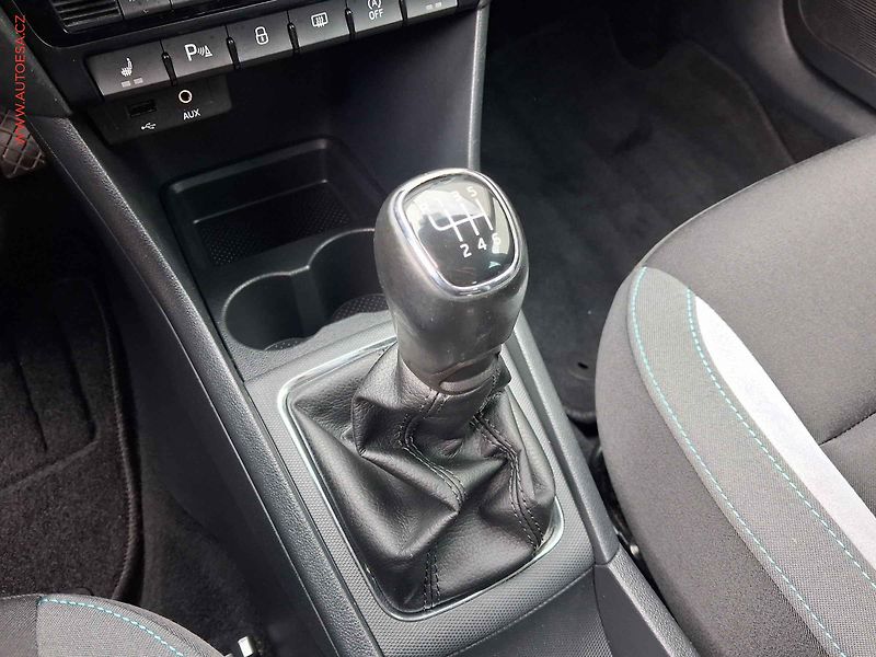 Škoda Rapid (2016) 1.2 TSi, Joy, xenon, navi - fotka 15 z 18