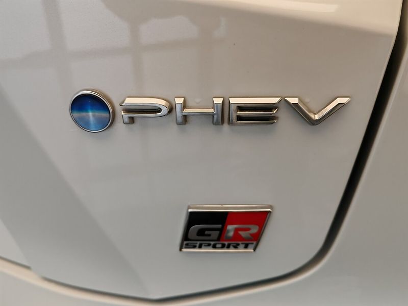 Toyota C-HR 2.0 PHEV 4x2 GR SPORT - fotka 13 z 49