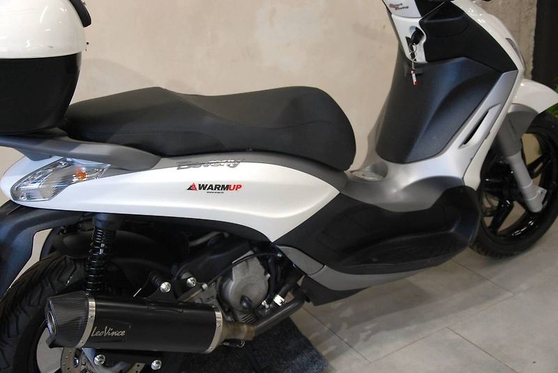 Piaggio Beverly 350 (2015) ABS + ASR - fotka 9 z 22