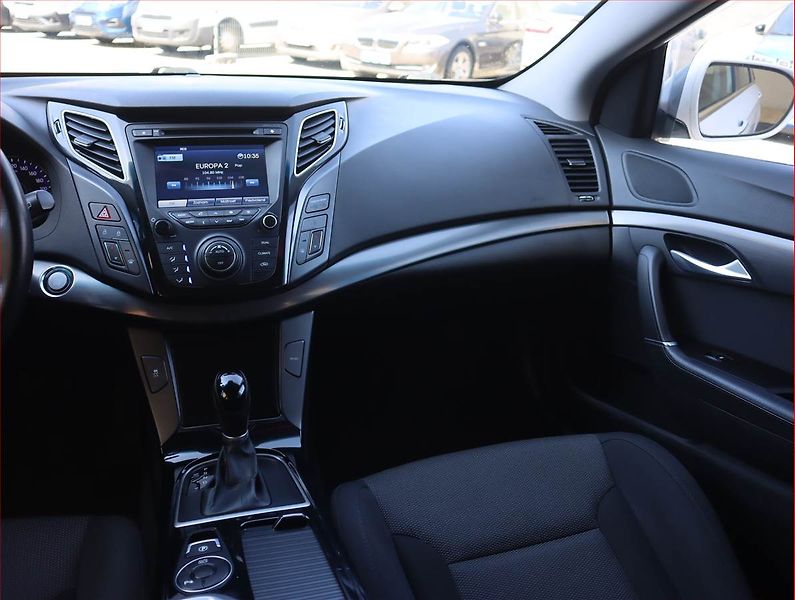 Hyundai i40 (2013) 1.7 CRDi, Automat, Navi - fotka 8 z 20