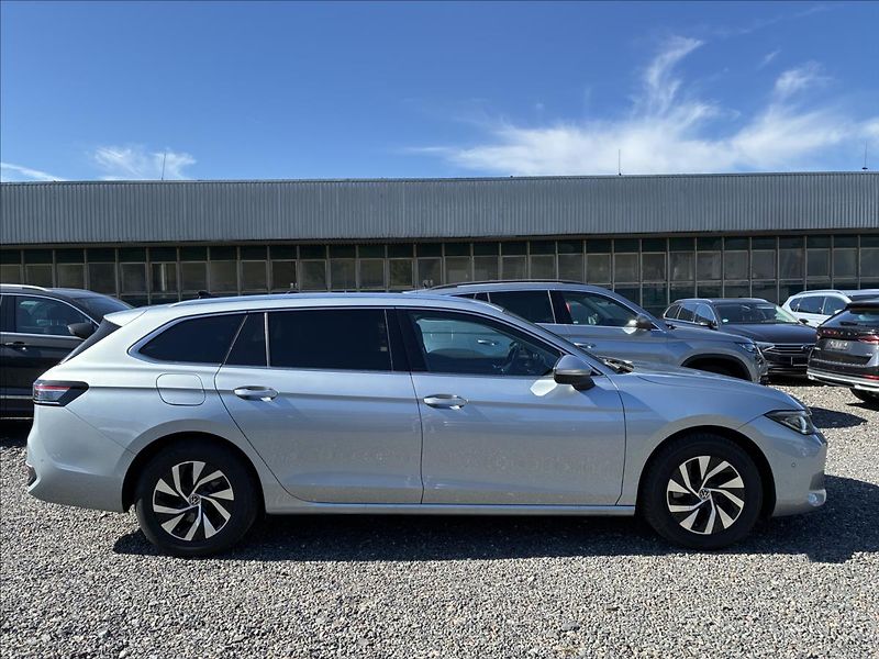 Volkswagen Passat 2,0 TDI IQ-LIGHT KAMERA 360 - fotka 5 z 33